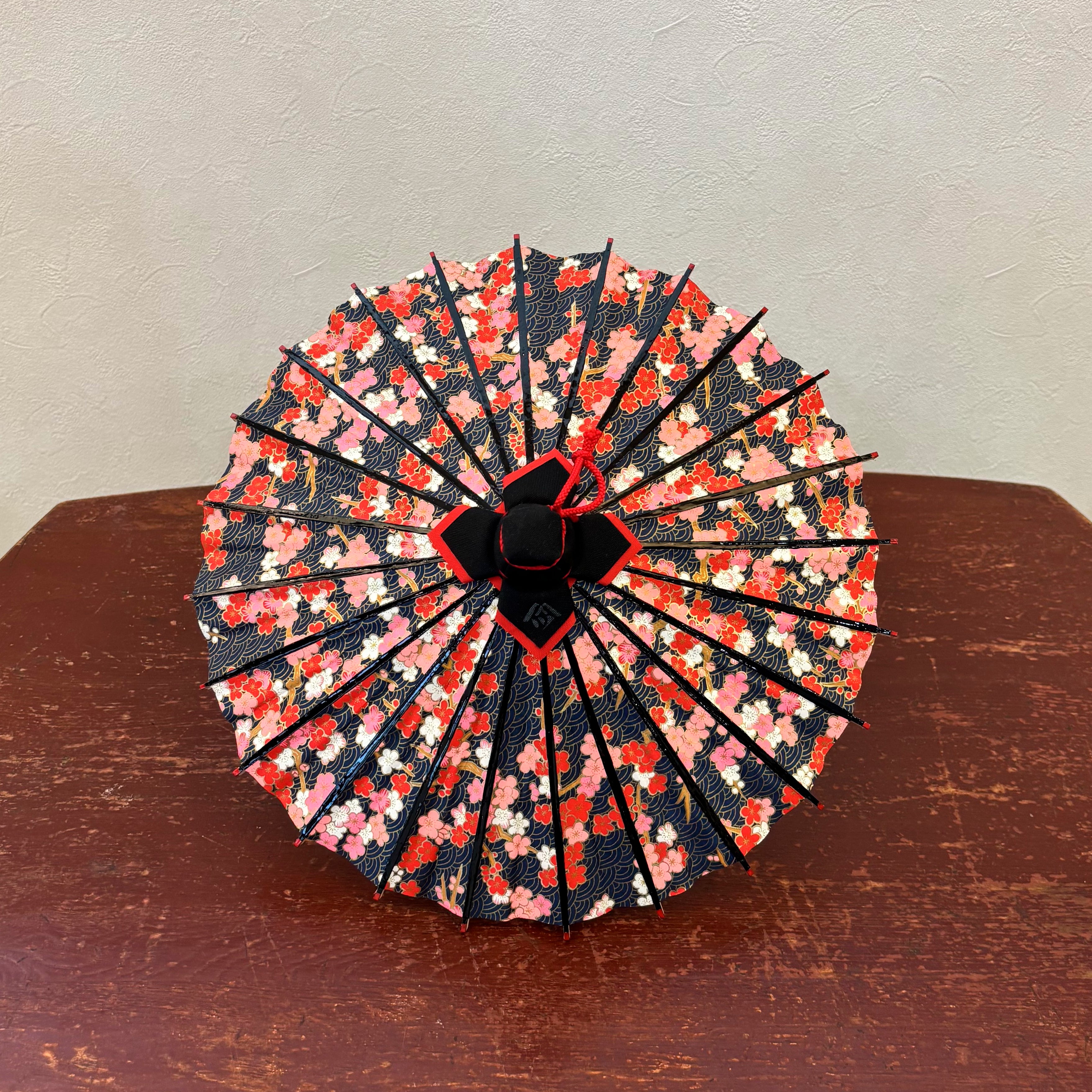 姫和傘 『紅梅に青海波』紺