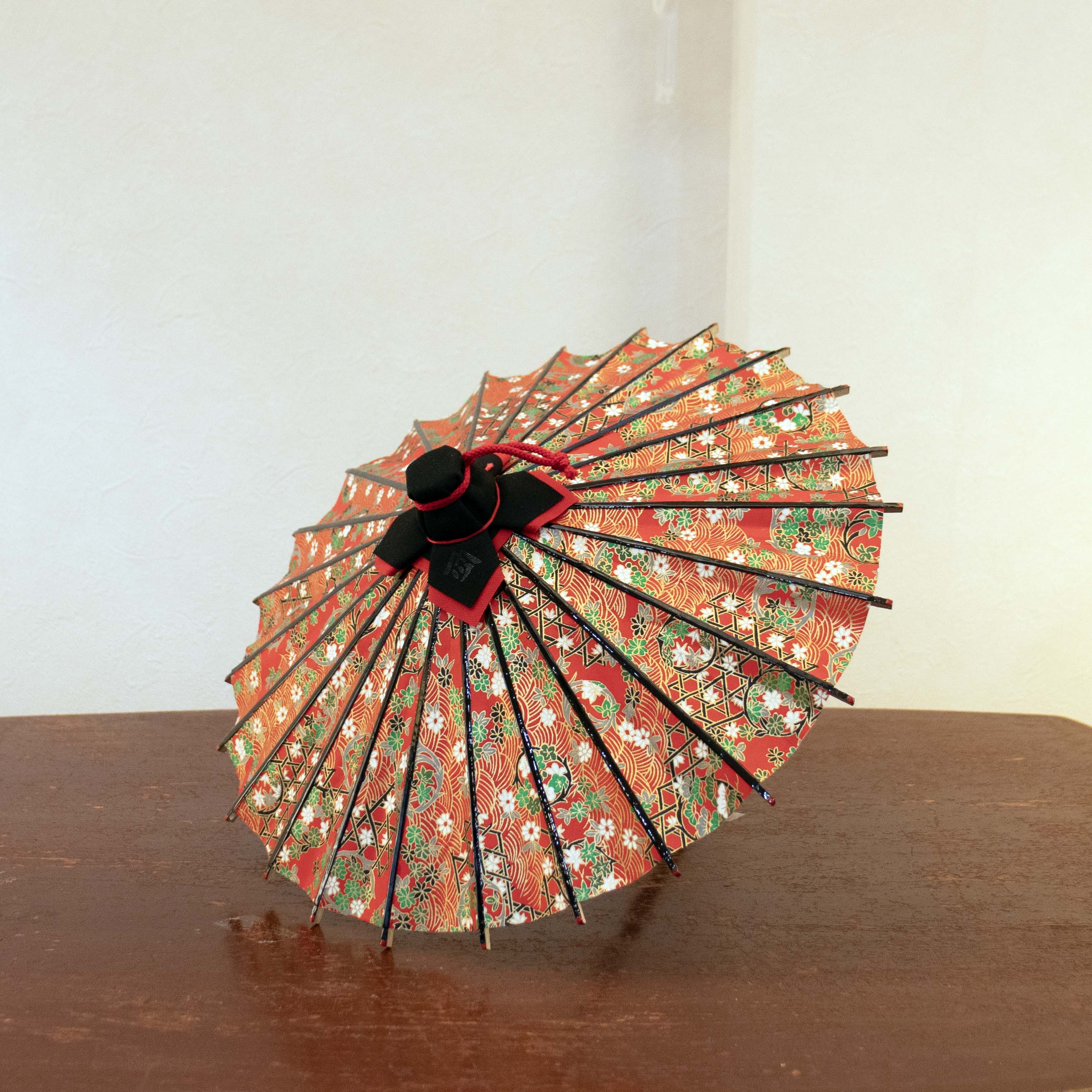 姫和傘 『紅に花輪』