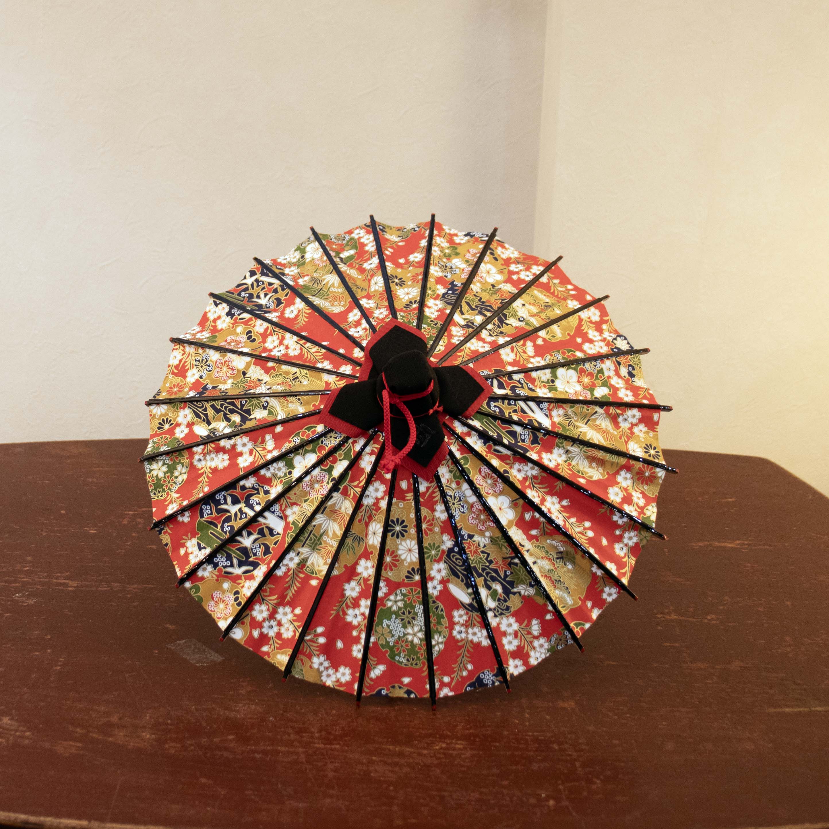 姫和傘 『雪輪に四季の花』 黒漆