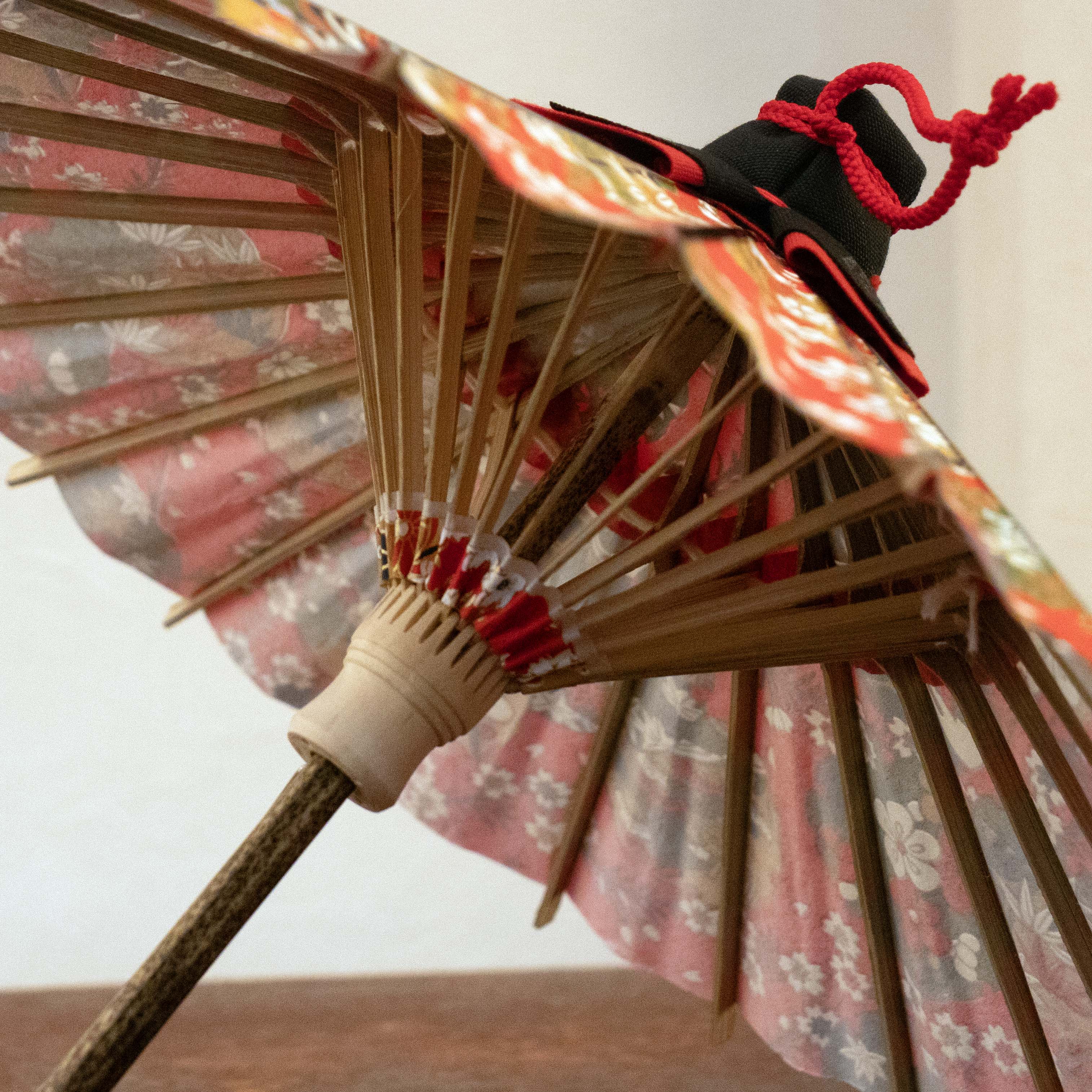 姫和傘 『雪輪に四季の花』 黒漆