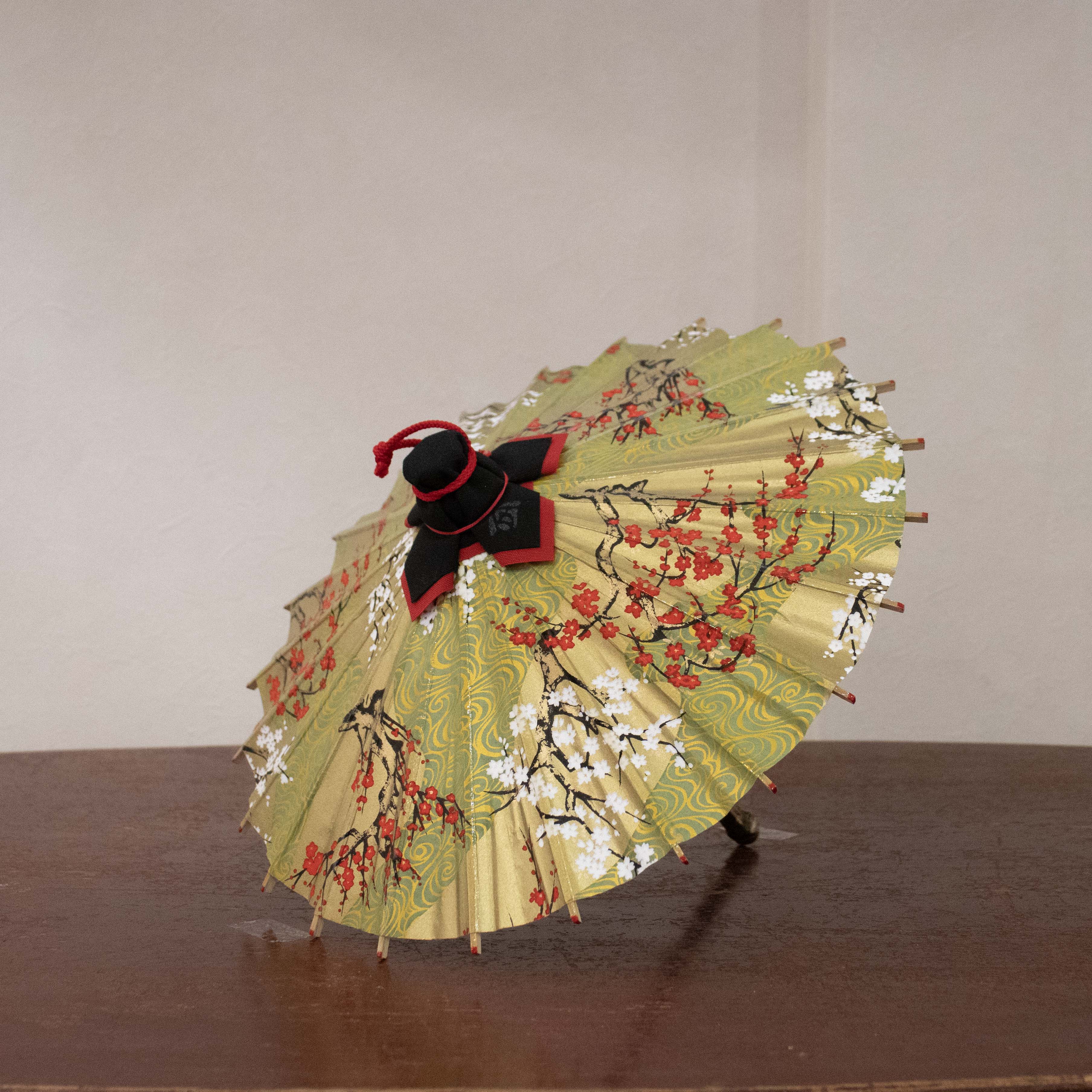 姫和傘 『紅梅白梅 観世流水 』若草色