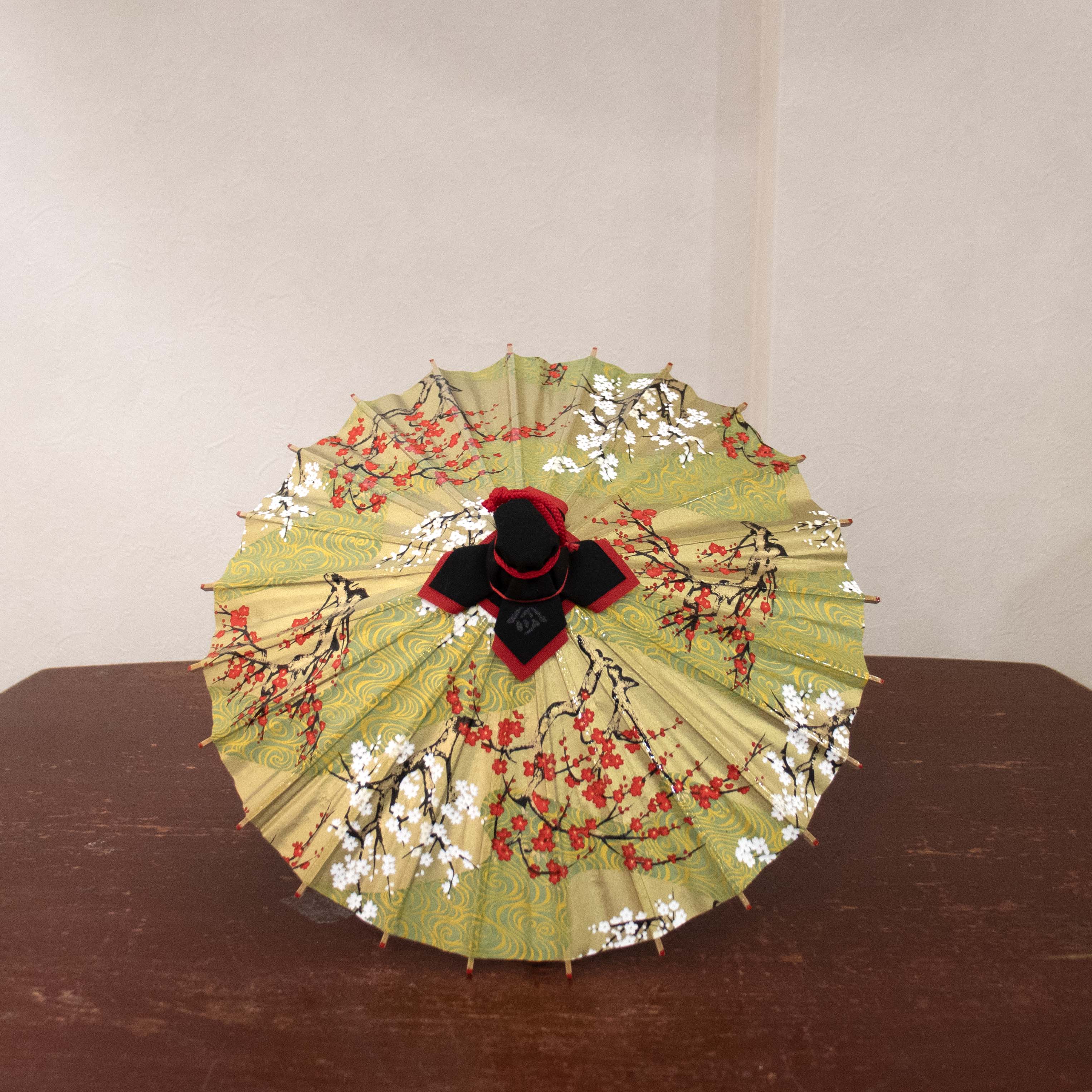 姫和傘 『紅梅白梅 観世流水 』若草色