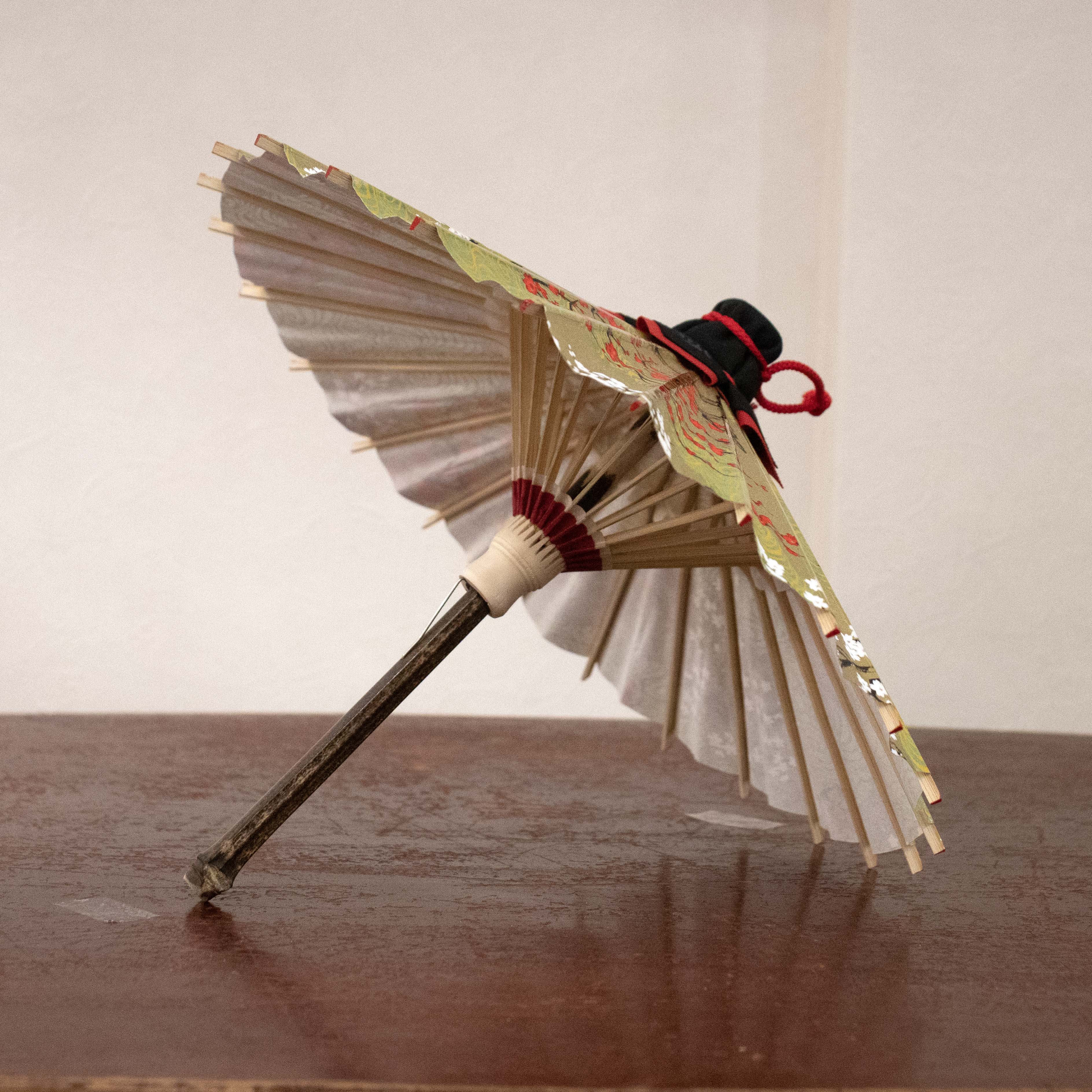 姫和傘 『紅梅白梅 観世流水 』若草色