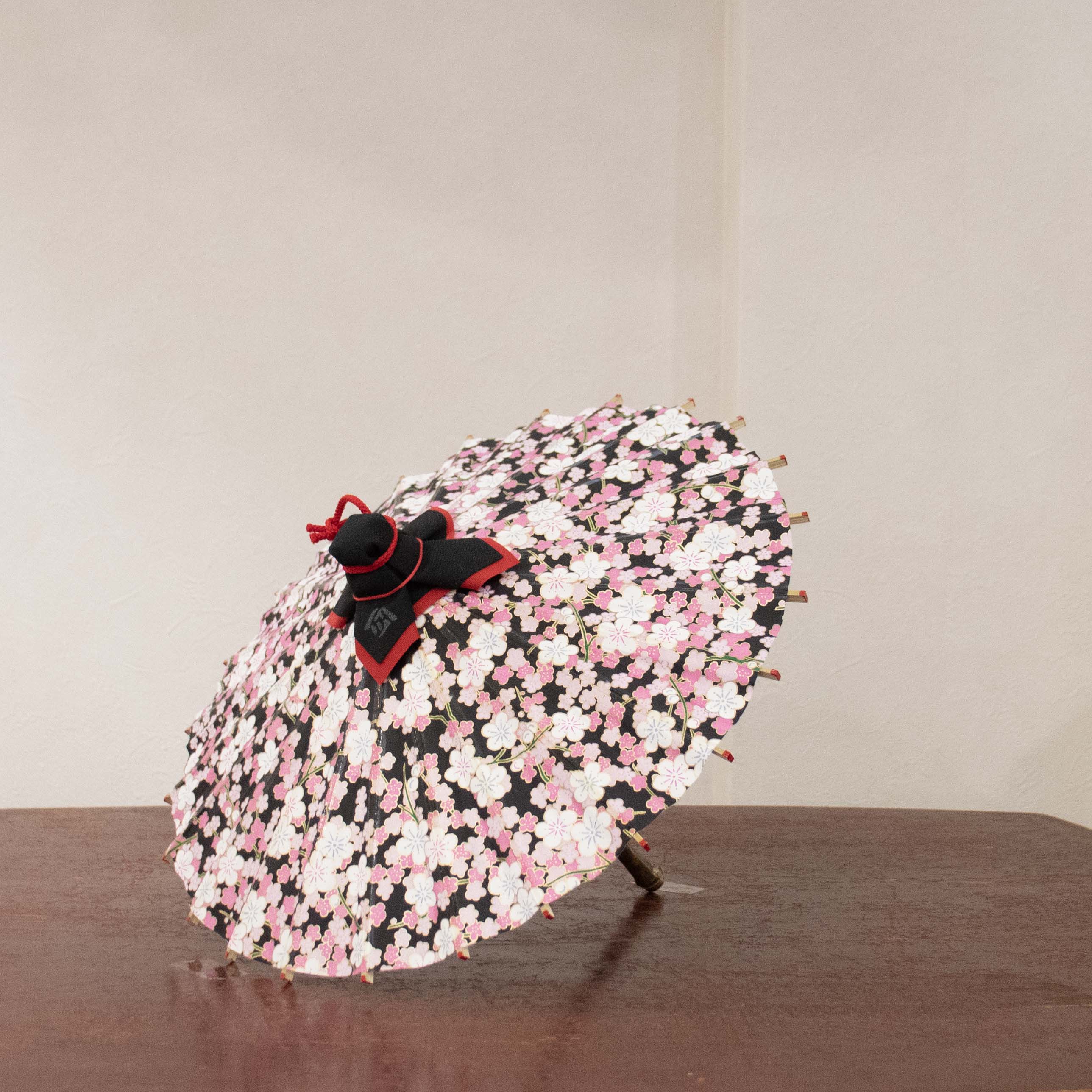 姫和傘 『黒地に梅模様』