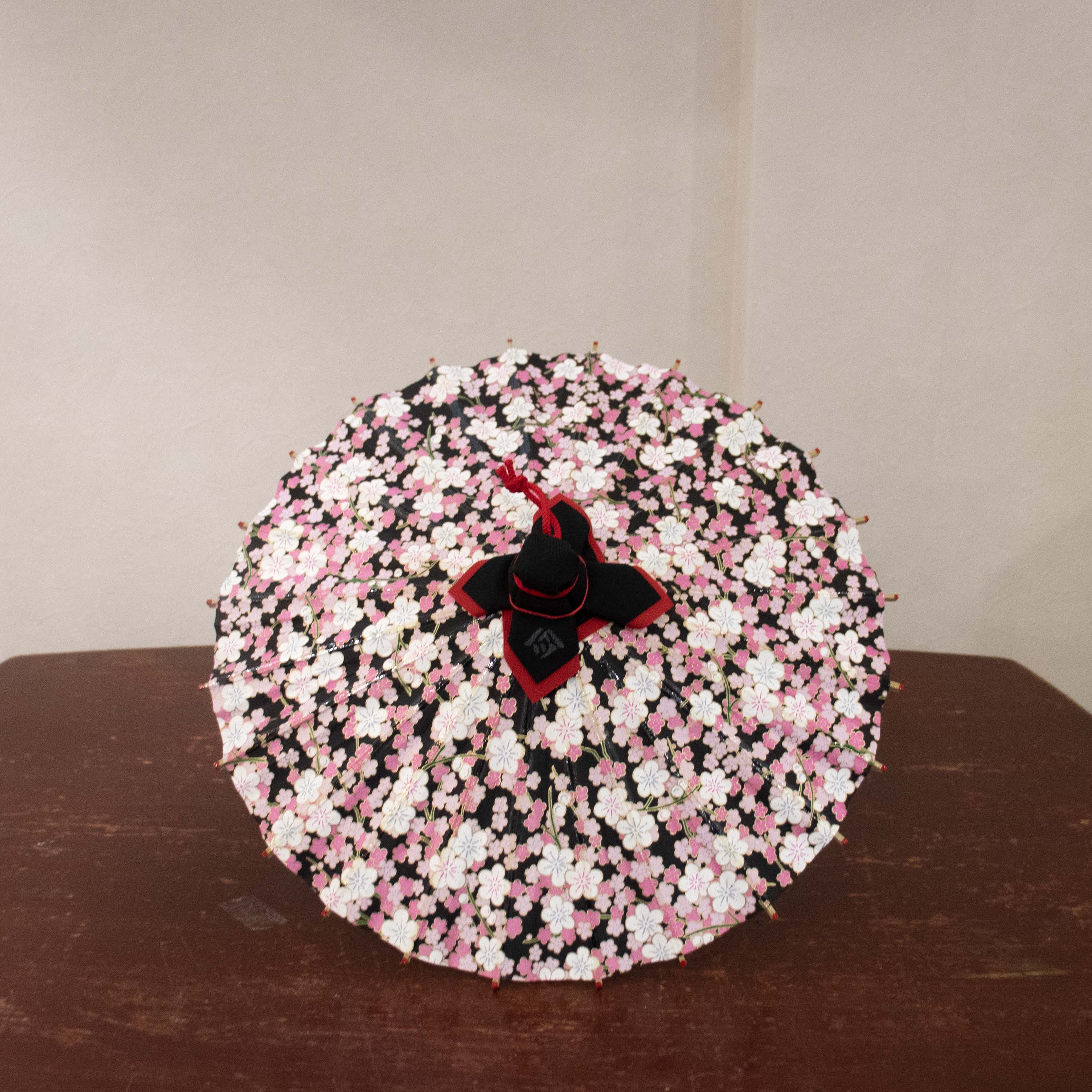 姫和傘 『黒地に梅模様』