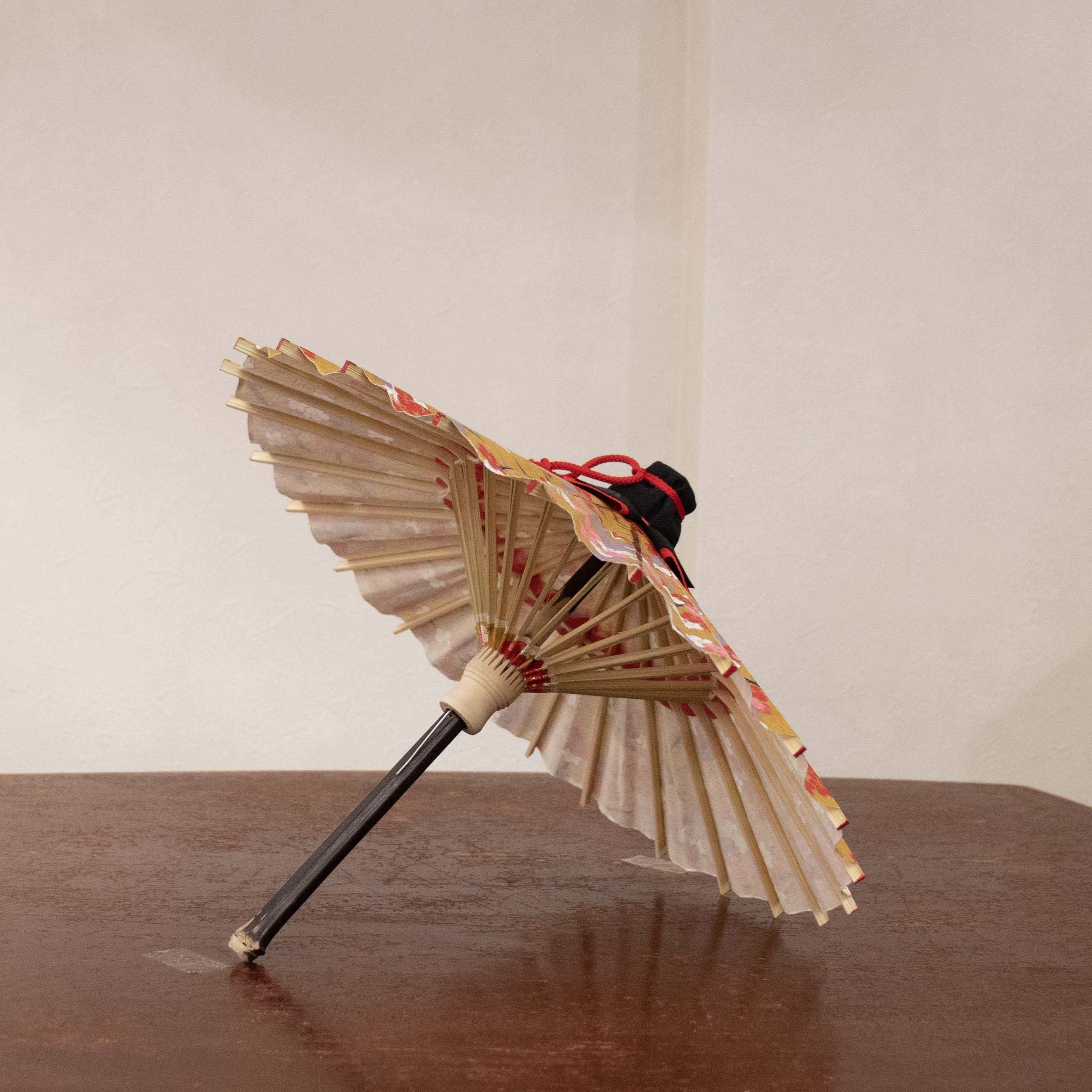 姫和傘 『青海波に梅』山吹