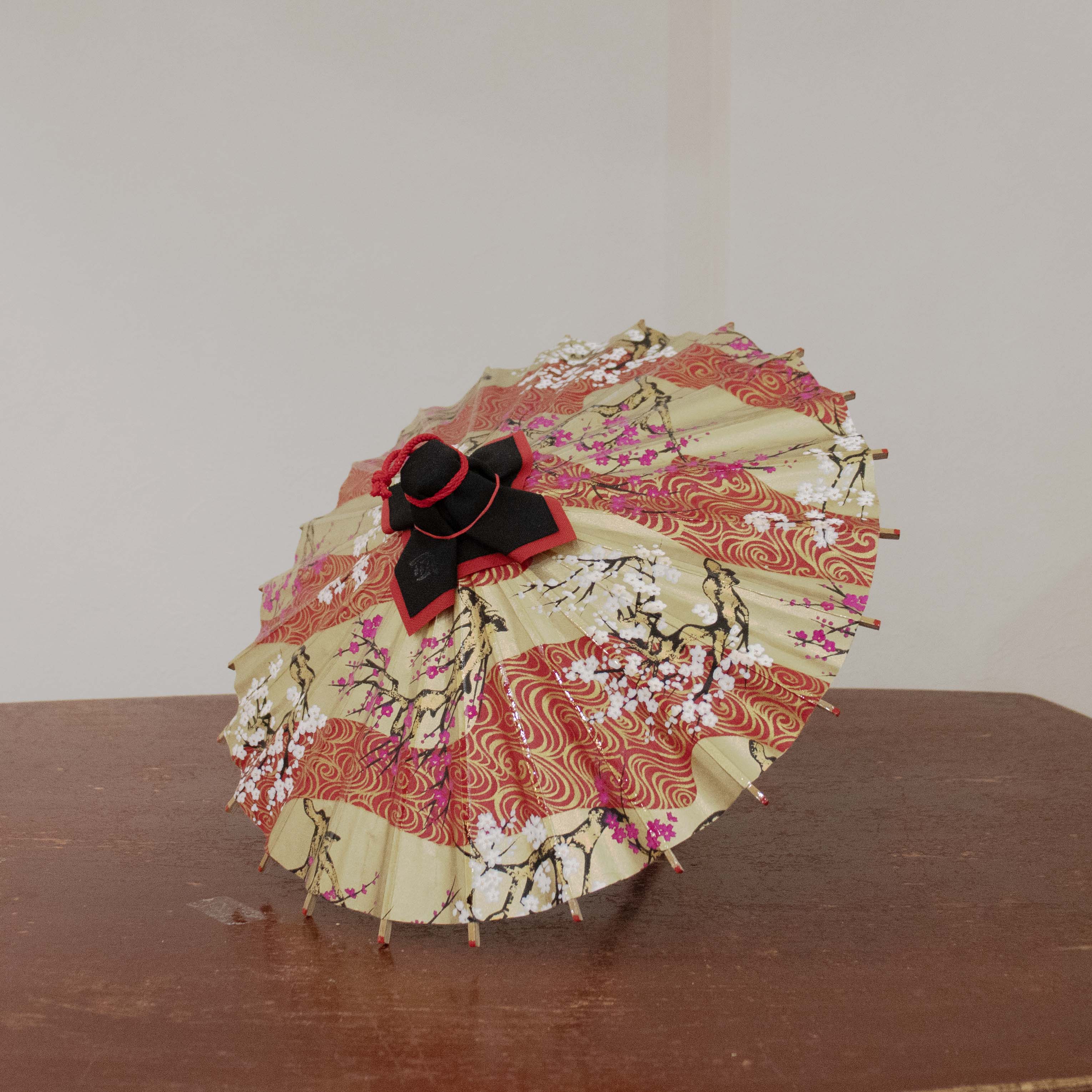 姫和傘 『金彩 観世流水』エンジ