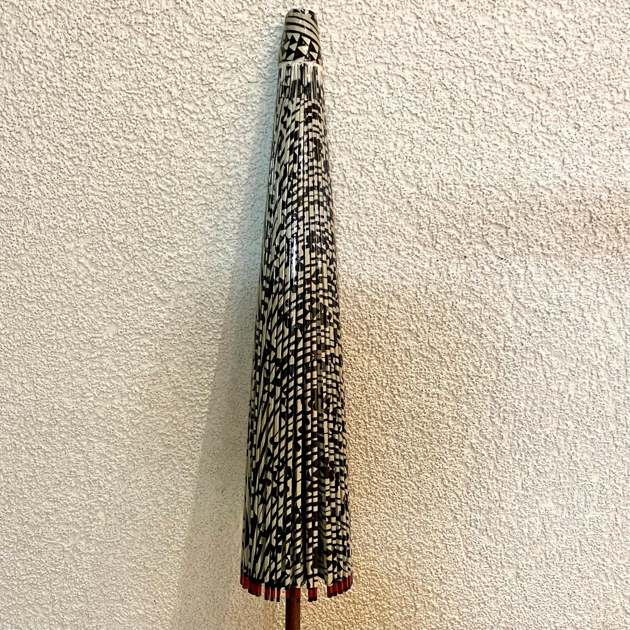 黒竹和日傘 型染姿『矢羽根』