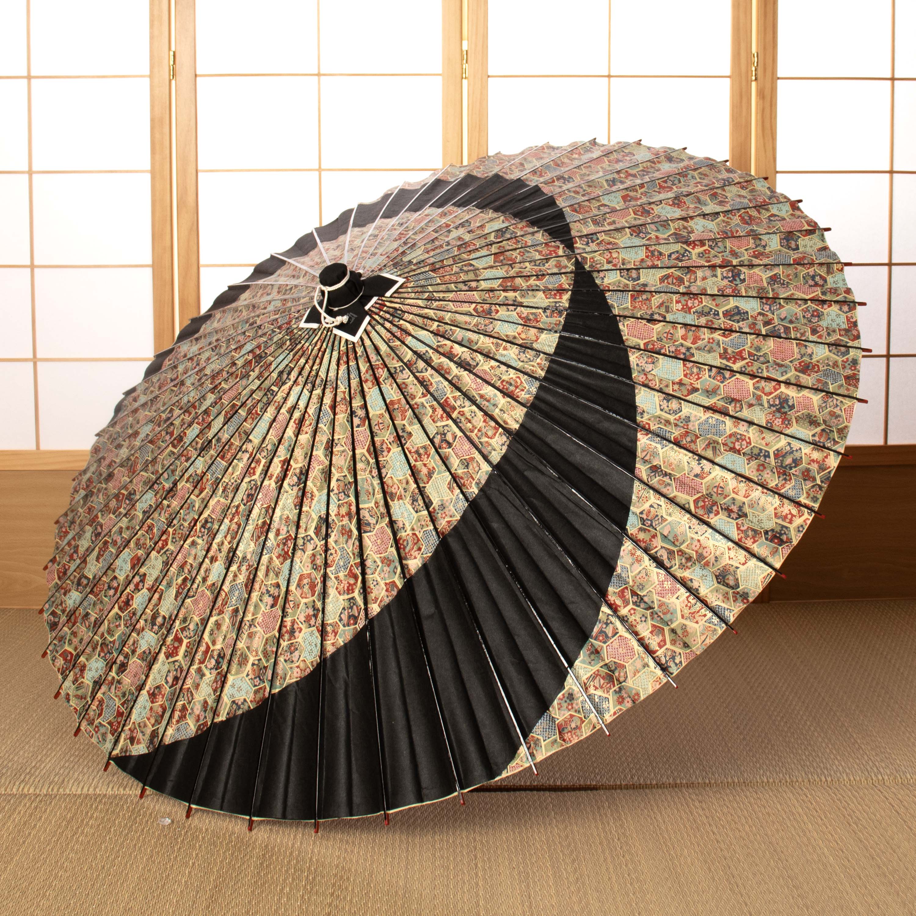 和かさね 『亀甲花紋に漆黒』