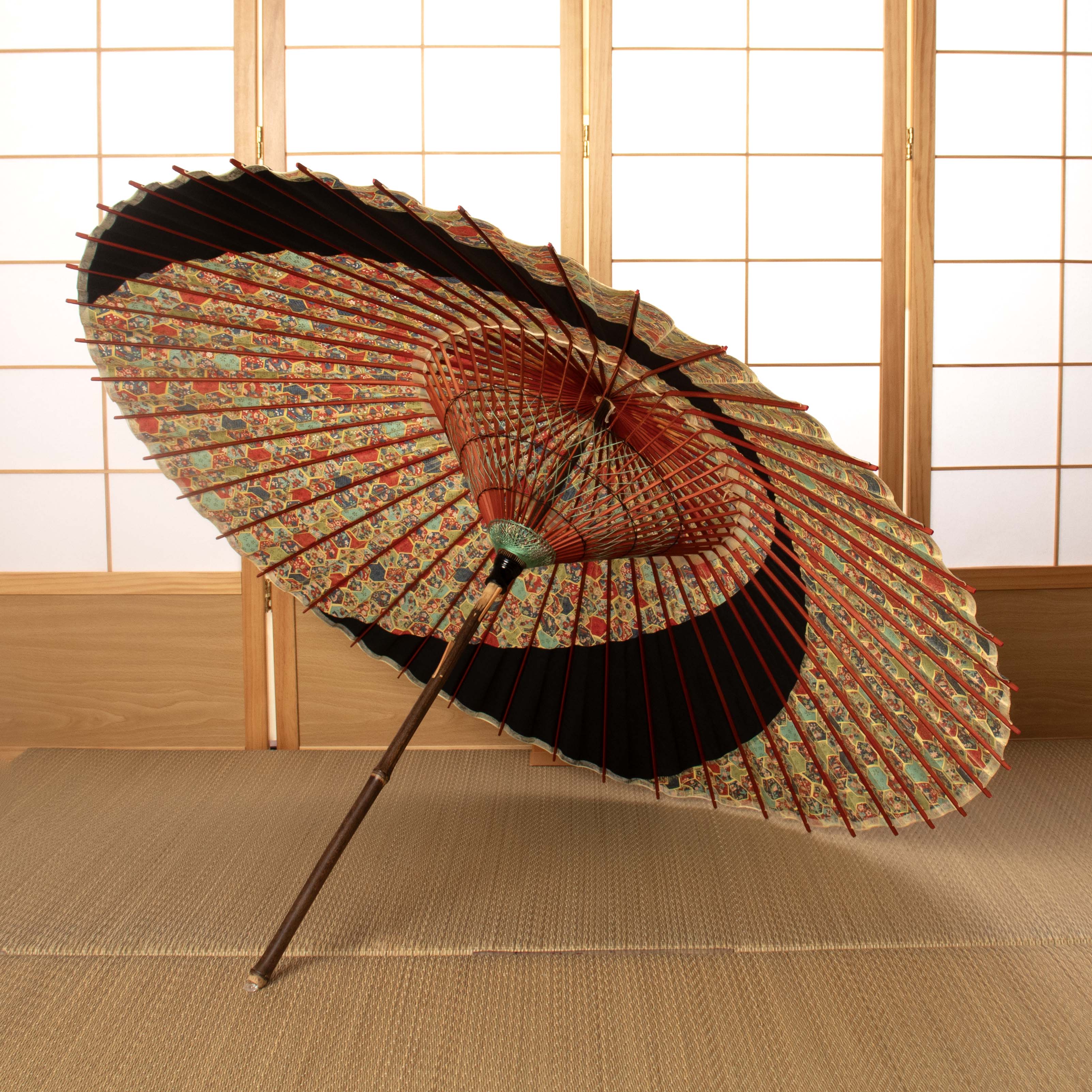 和かさね 『亀甲花紋に漆黒』