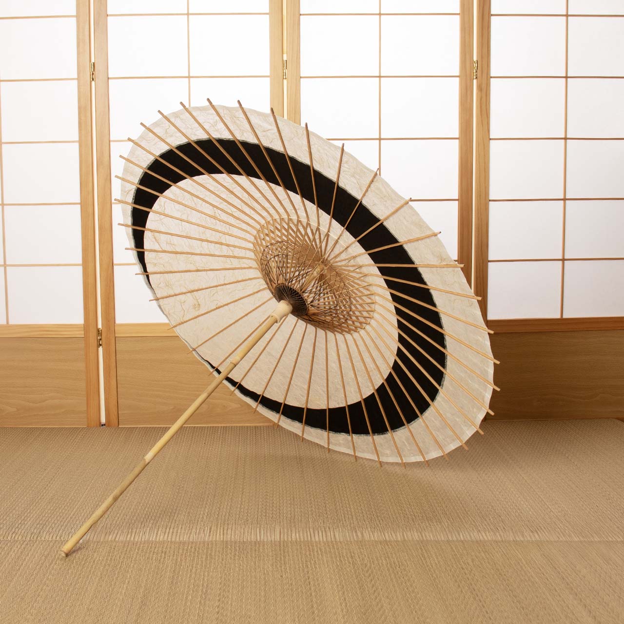 落水重ね  『三日月奴』菊唐草 墨紗