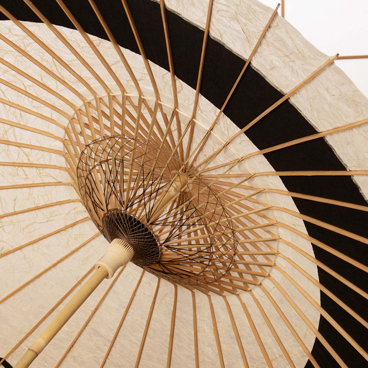 落水重ね  『三日月奴』菊唐草 墨紗