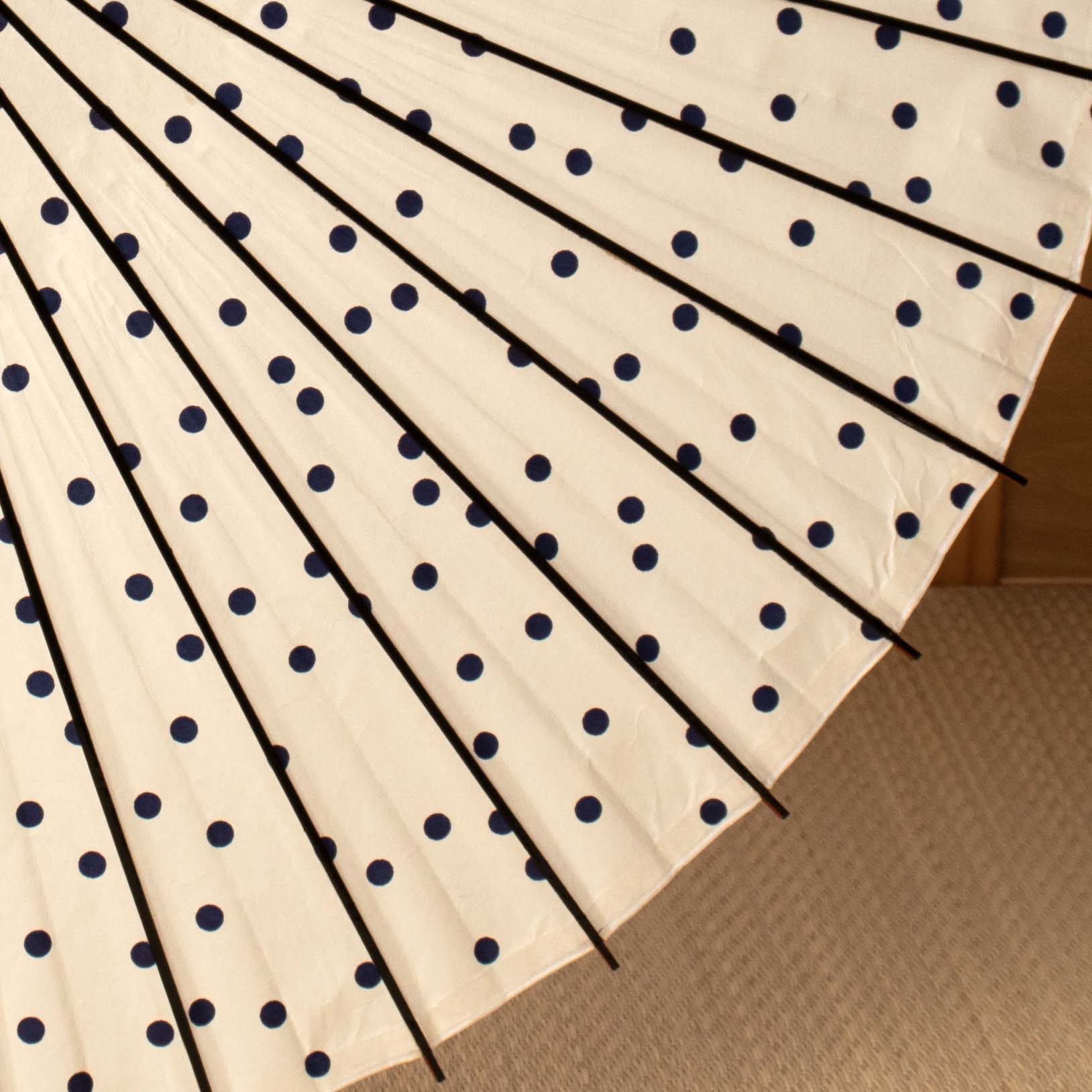 Paper Naturally Parasol “Black Bamboo” / Polka Dots