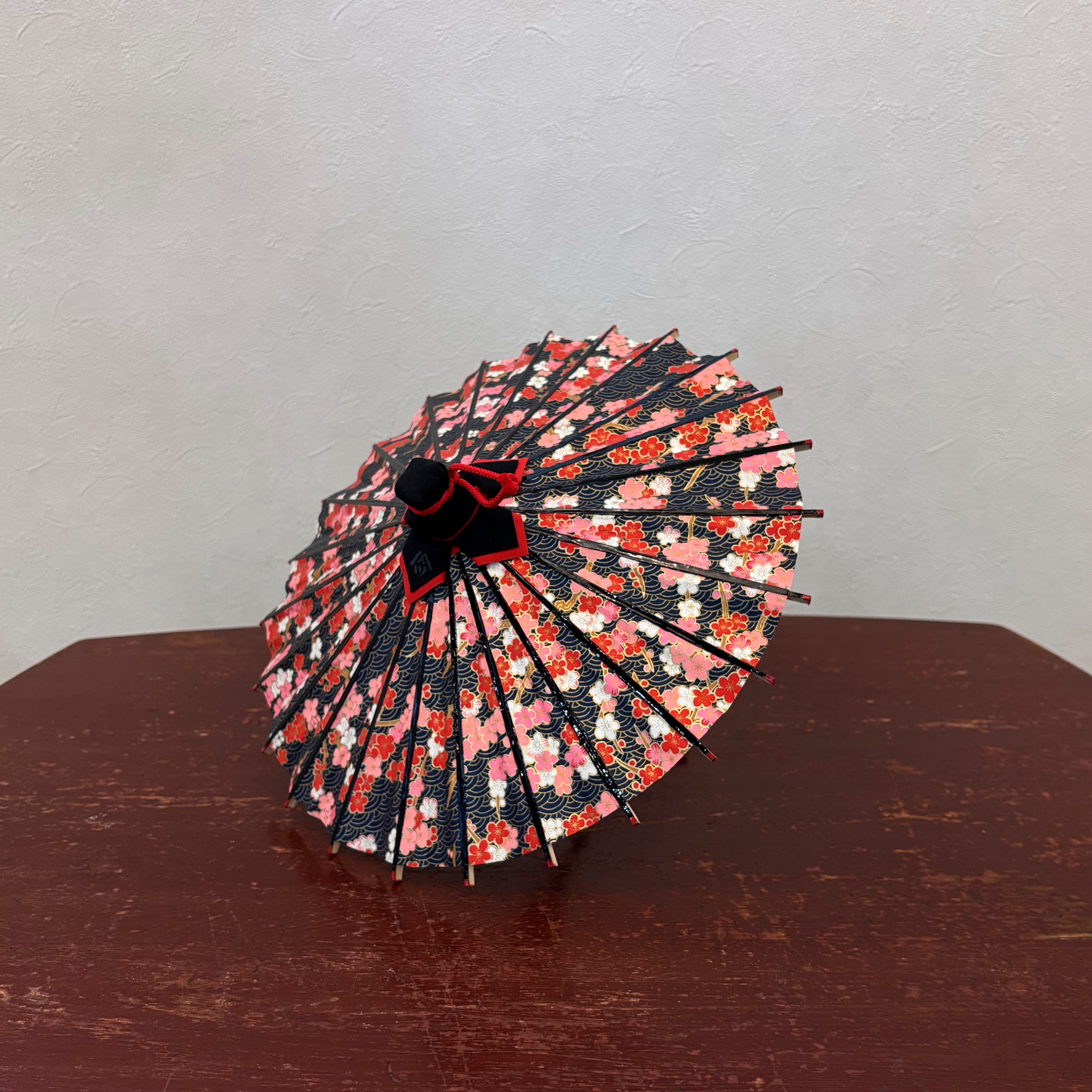 姫和傘 『紅梅に青海波』紺