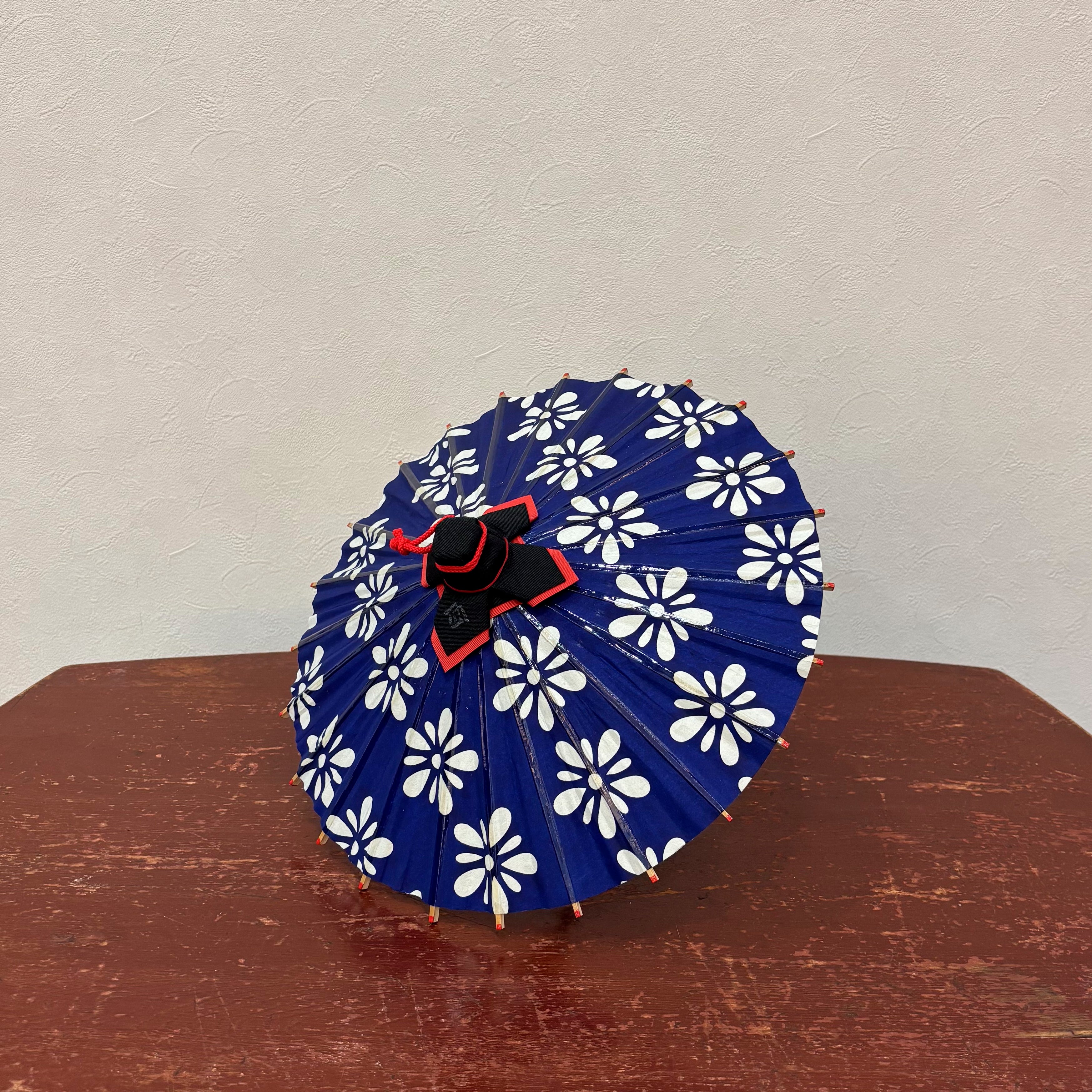 姫和傘 『藍に白しずく花』