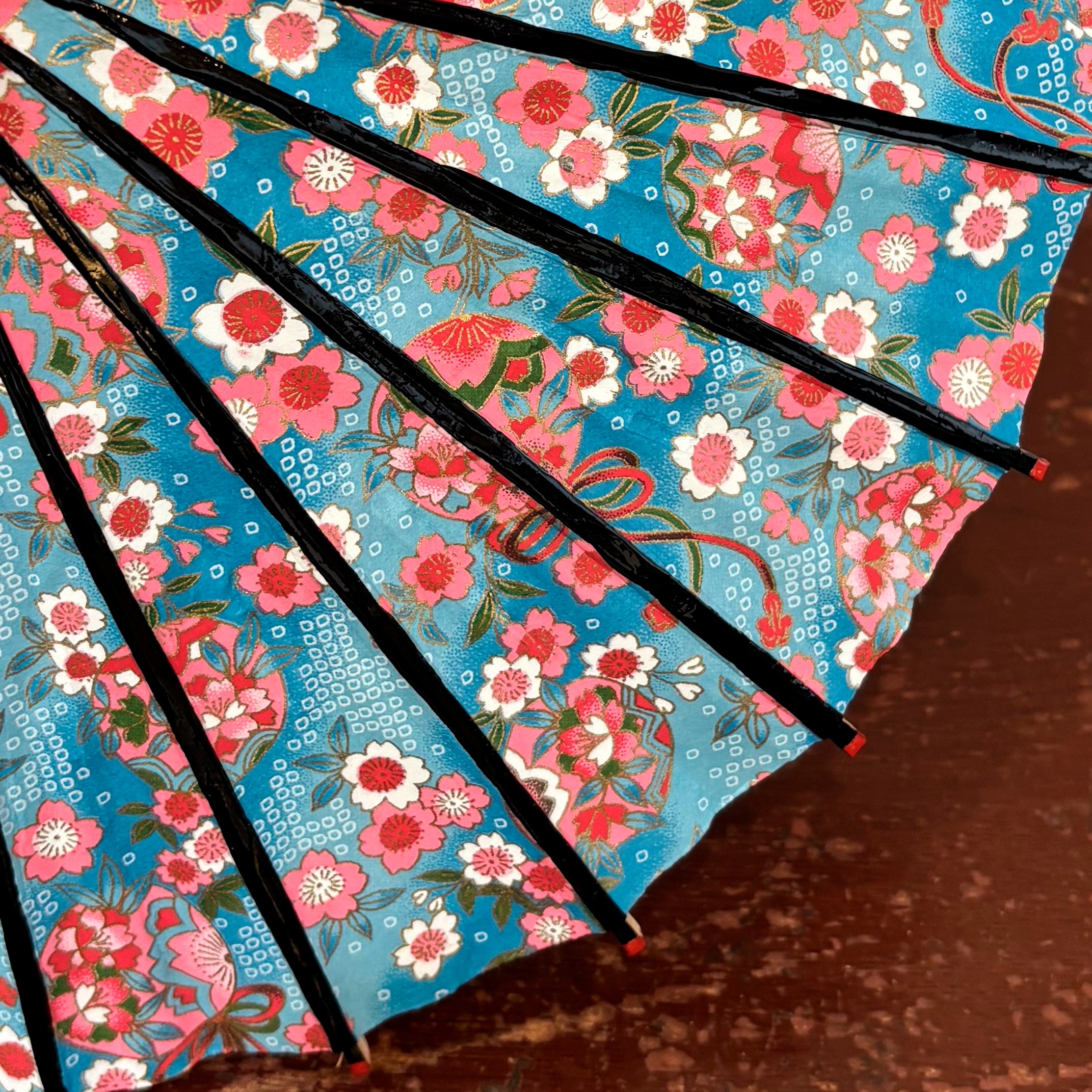 姫和傘 『水面に花手鞠』