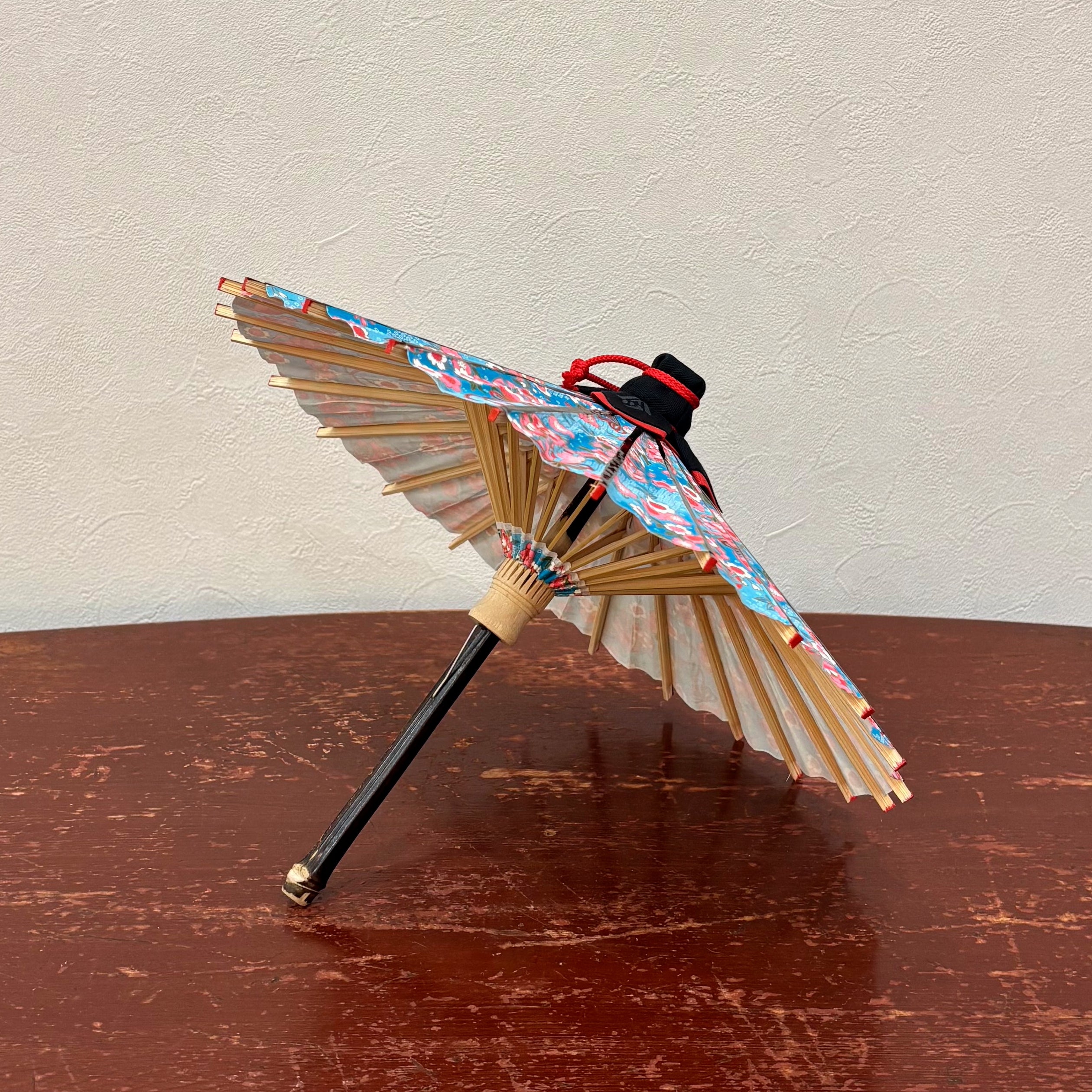 姫和傘 『水面に花手鞠』