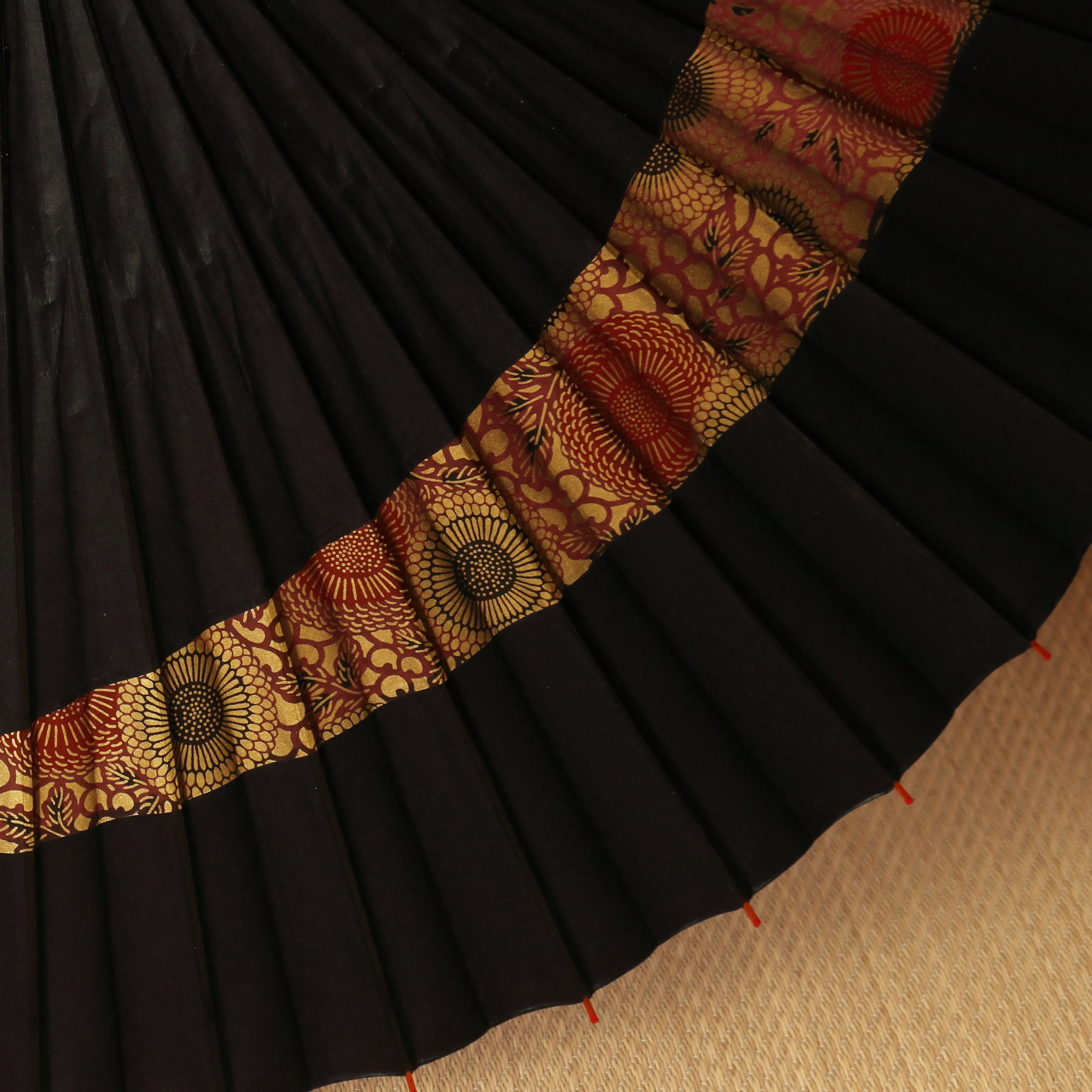 古典柄『巴』漆黒に菊唐草 金茶