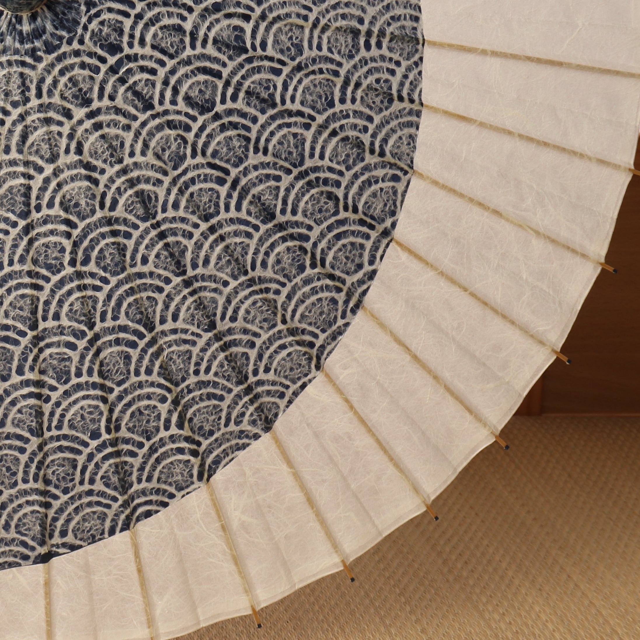 落水紙重ね『月奴』青海波 藍影