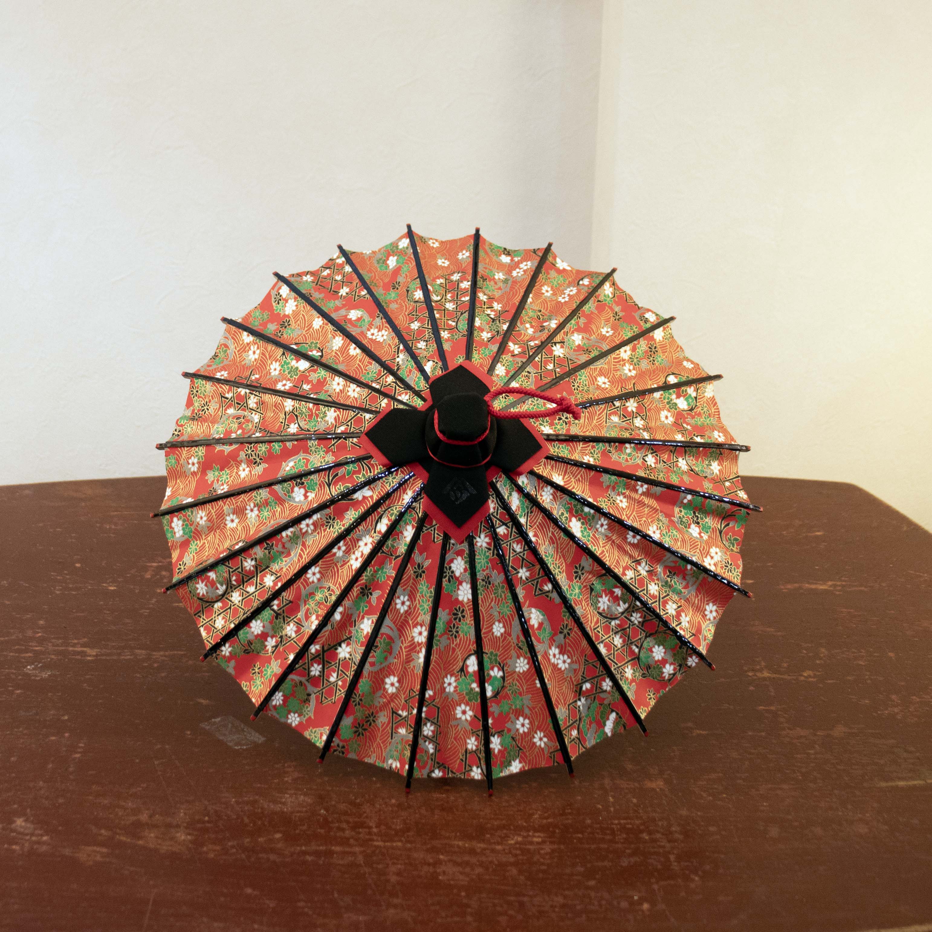 姫和傘  『紅に花輪』