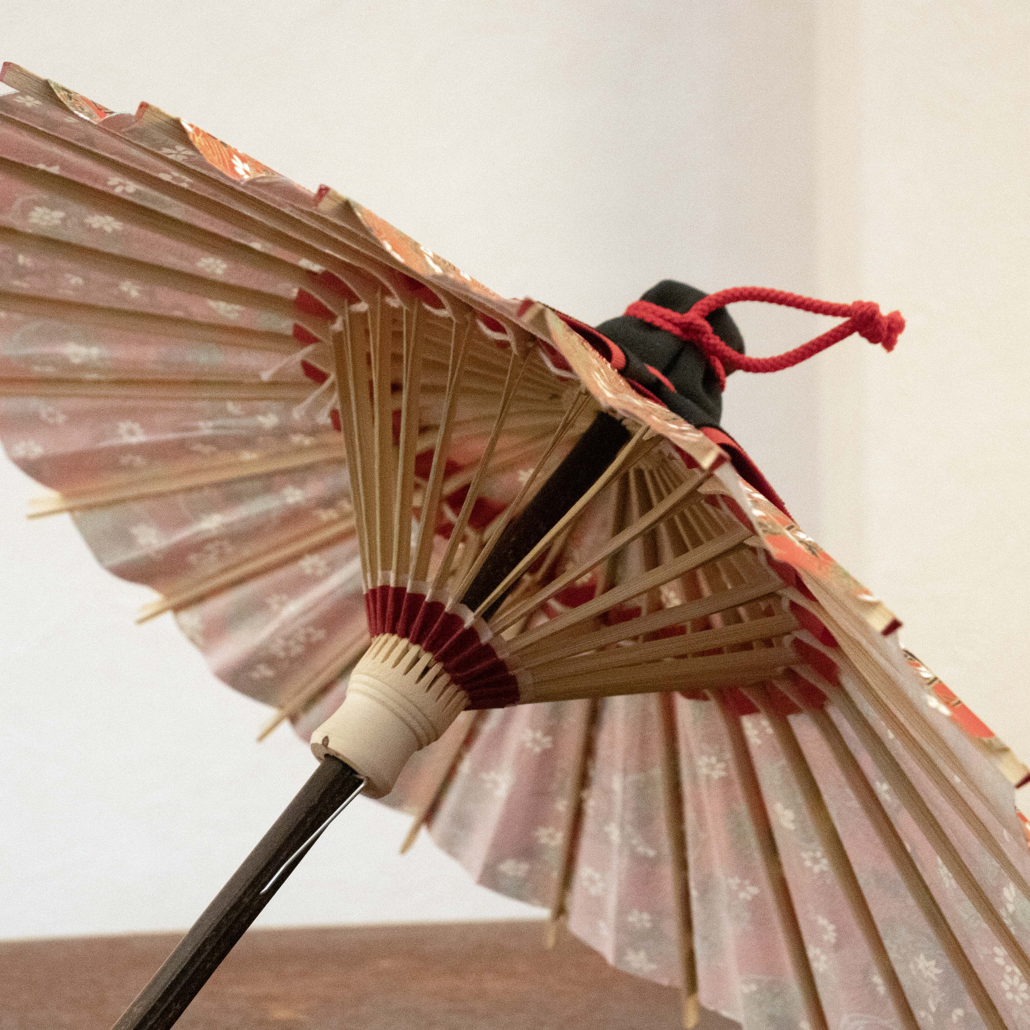 姫和傘  『紅に花輪』