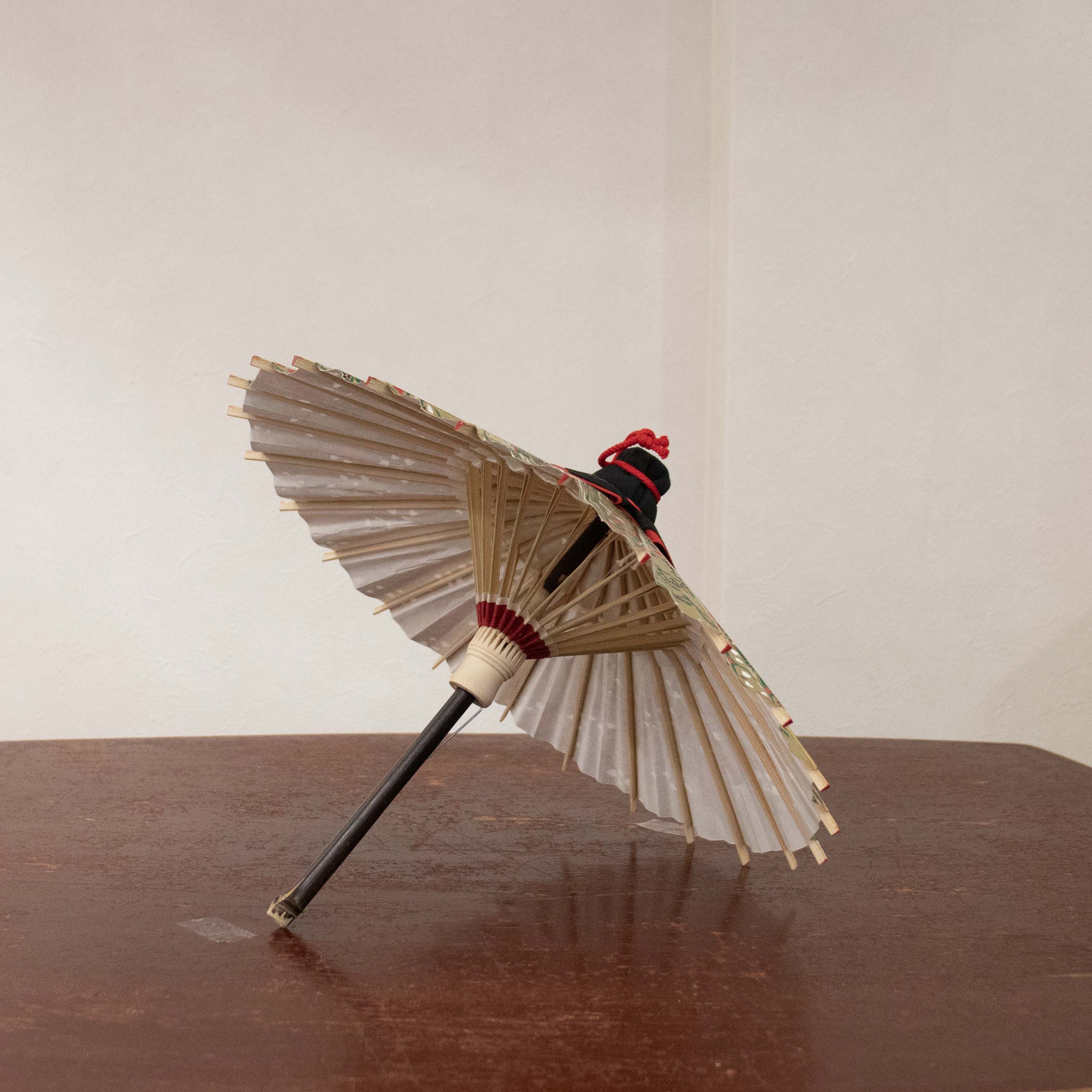 姫和傘  『金彩御所車』