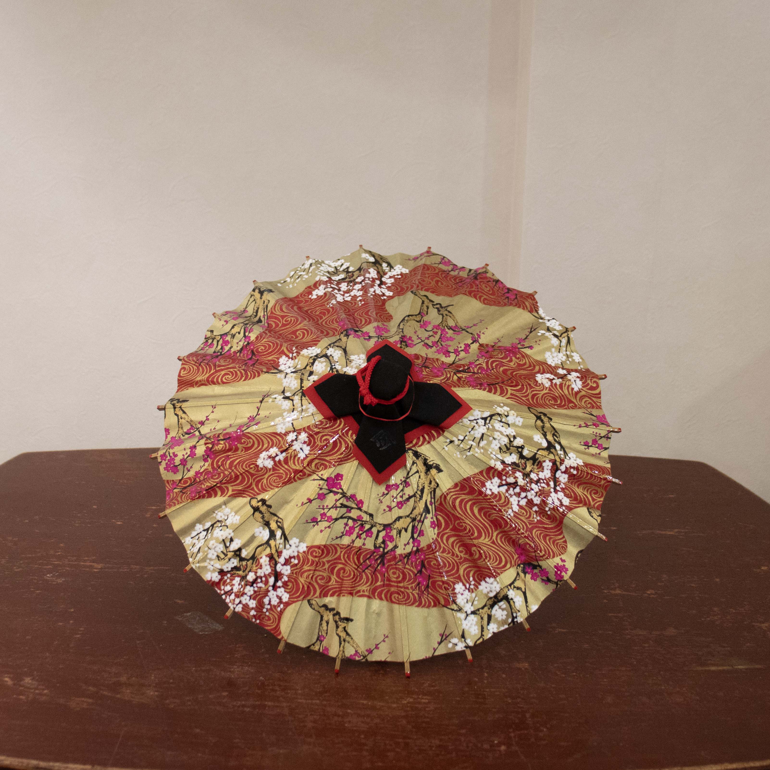 姫和傘 『金彩 観世流水』エンジ