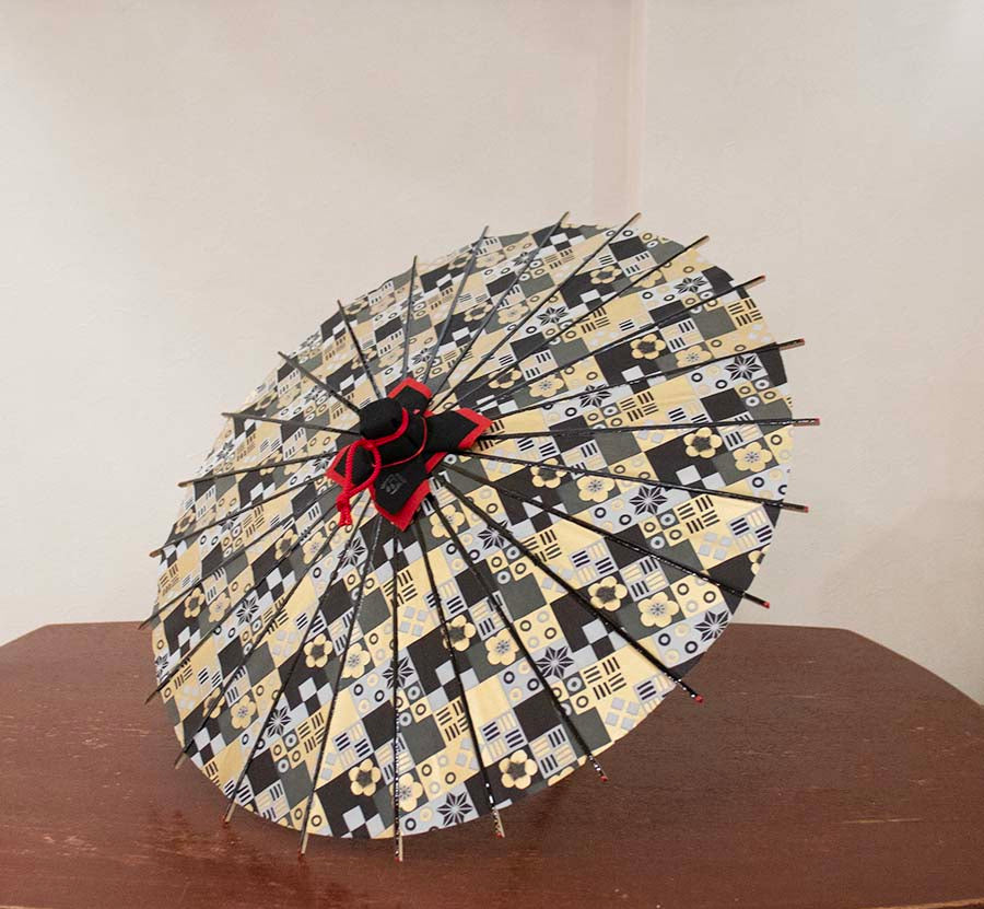 姫和傘  大寸『変わり市松 梅文様』